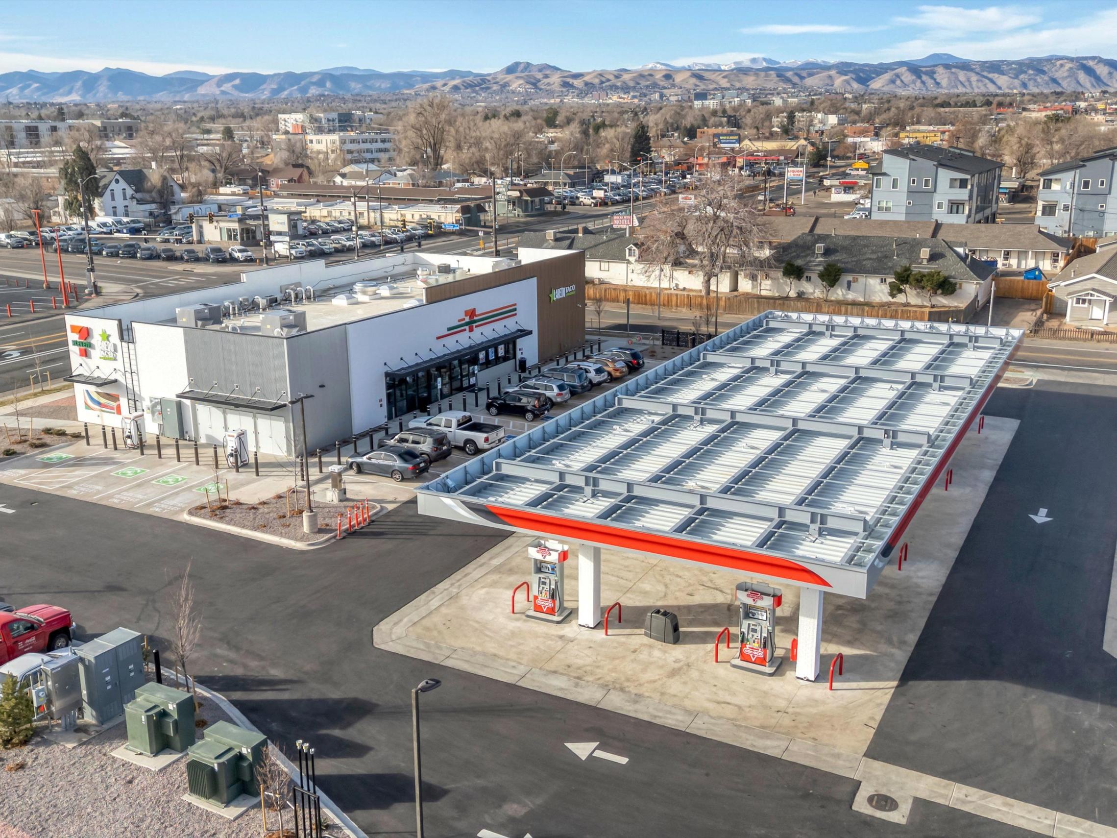 7Eleven, 40 W Art Line District